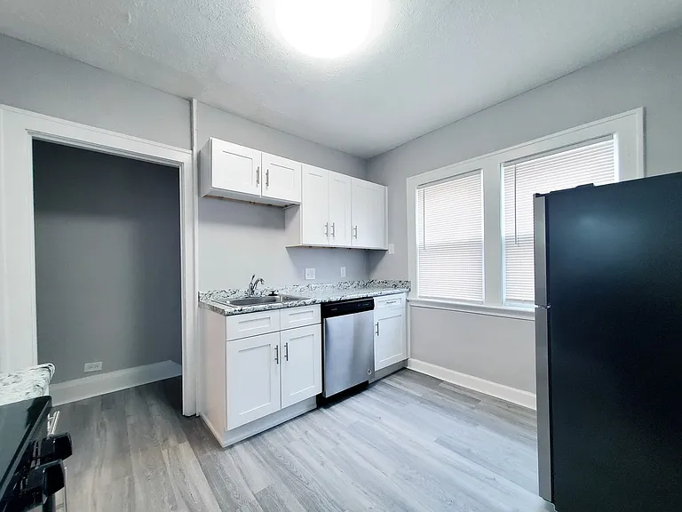 13719 Thornhurst Ave — Photo 9