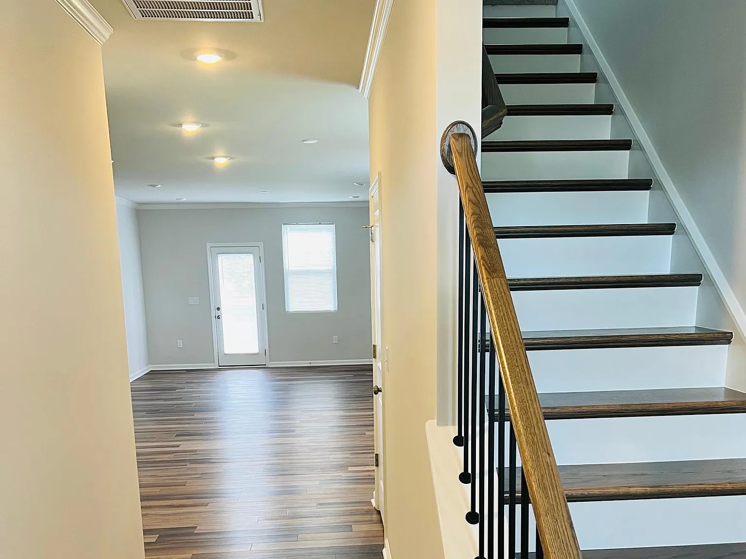 1009 Aberleigh Ln — Photo 4