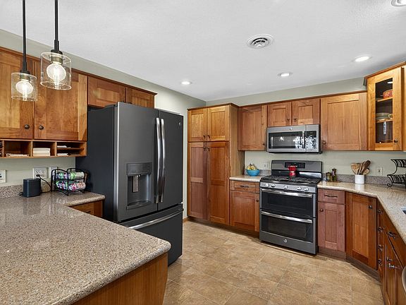 4th image of 16316 Birchwood Ln