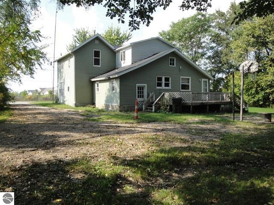 2nd image of 4303 S Isabella Rd