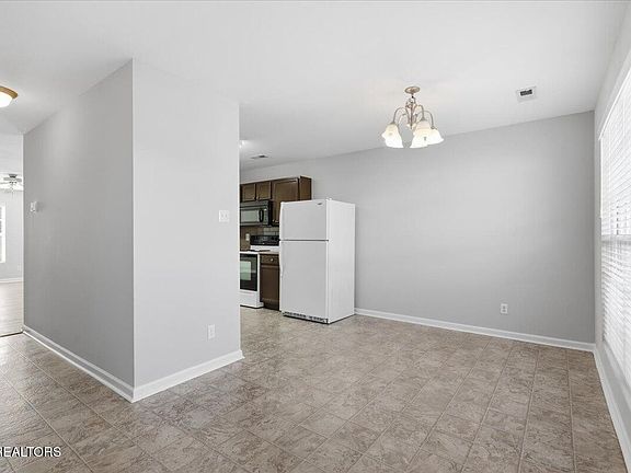 3rd image of 771 Casey Ln