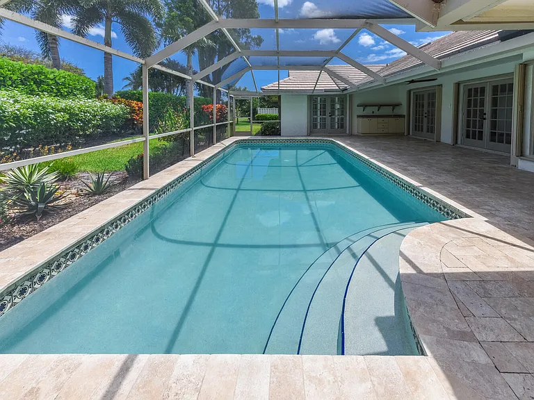 3185 Saint James Dr — Photo 35