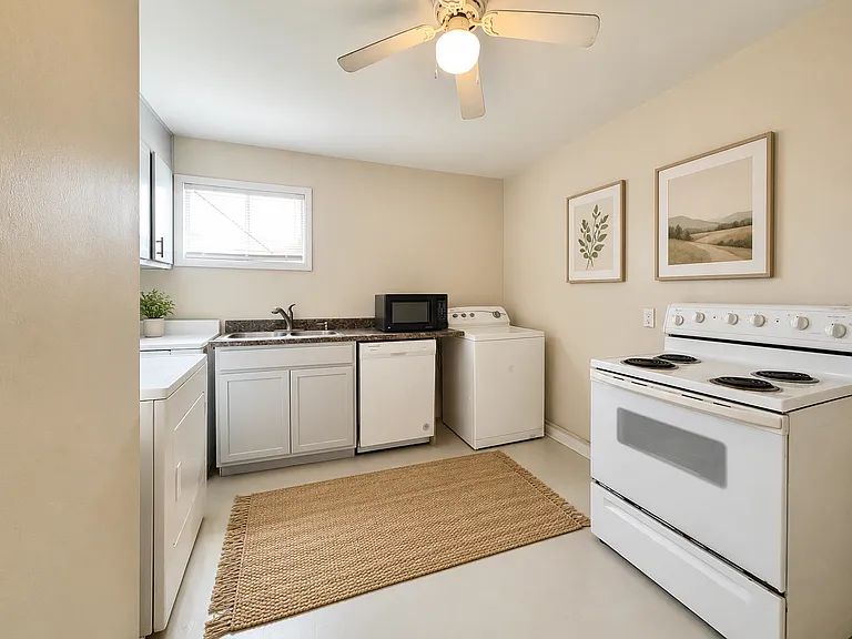 701 S Chapman St #8 — Photo 5