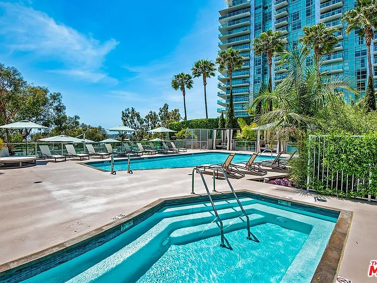 13650 Marina Pointe Dr #1706 — Photo 33