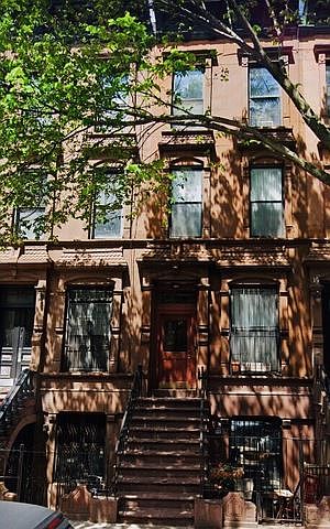 1st image of 549 Manhattan Ave