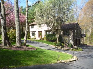 33 Brookfield Rd, Northport, NY 11768