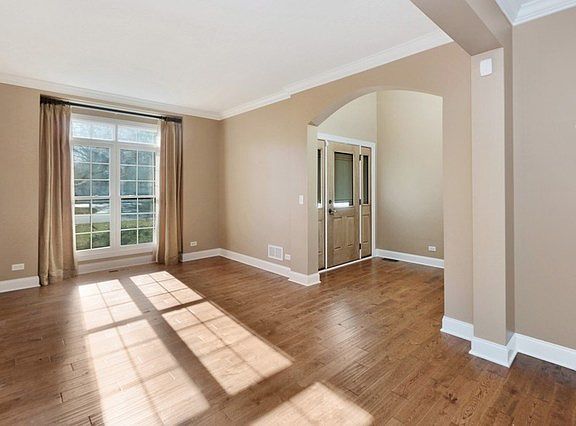 4th image of 1128 Davis Ave