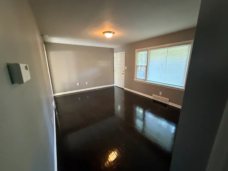 5731 N Amoret Ave — Photo 8