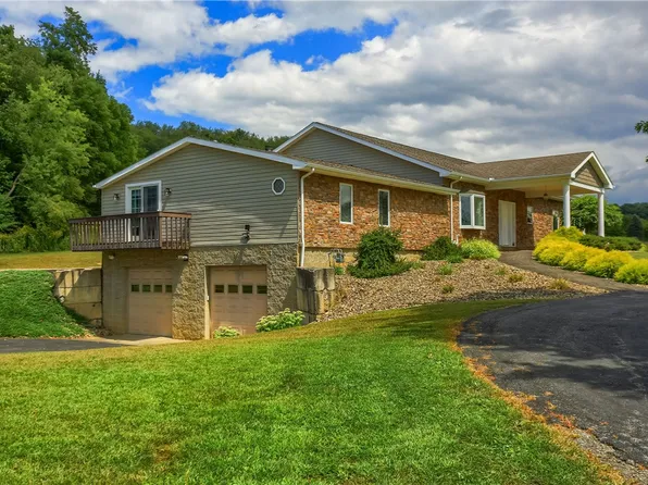 143 Paradise Dr, Ellwood City, PA 16117