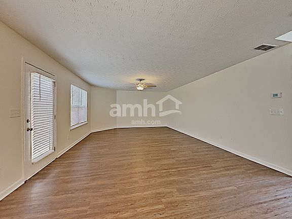 5th image of 3199 Meadow Point Dr