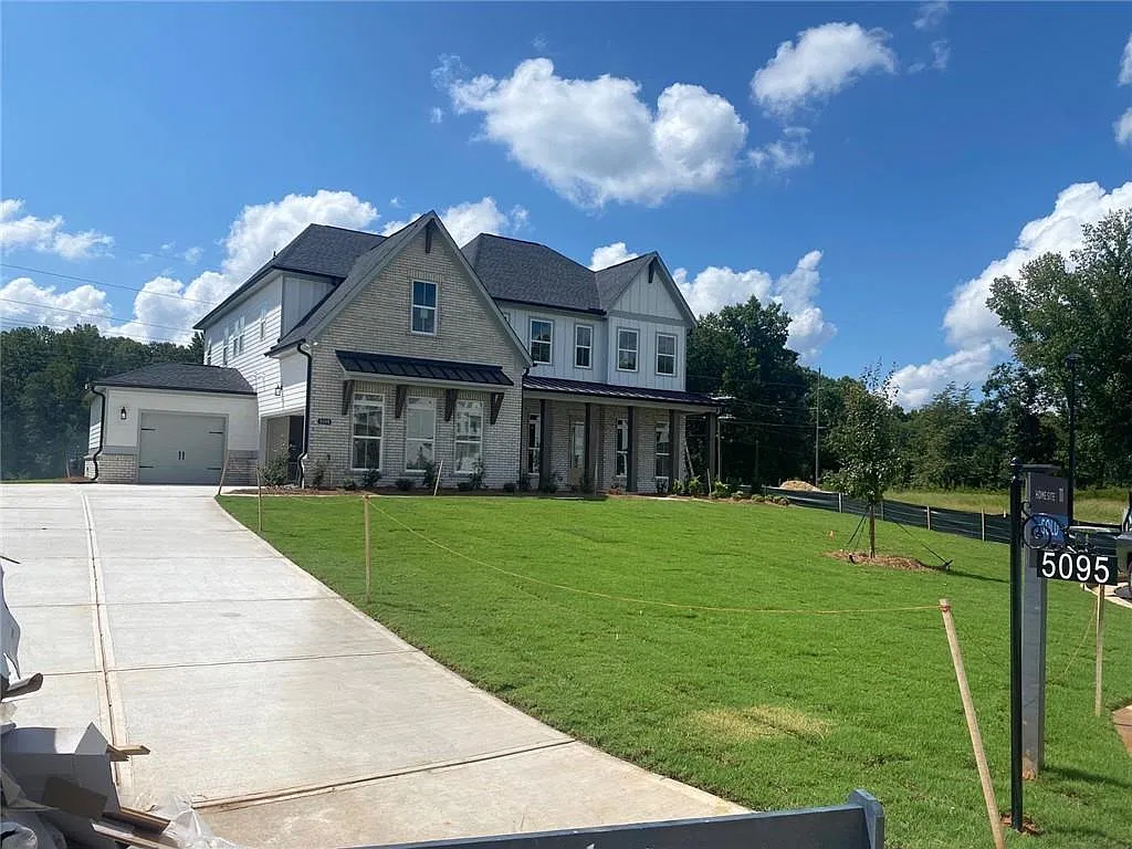 5 bed, 5.5 bath, 3600 sqft, $5,500 — Photo 2