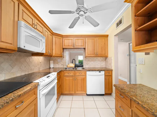 860 SE 6th Avenue #302, Deerfield Beach, FL 33441