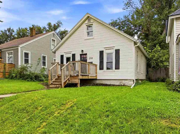 258 12th St NW, Cedar Rapids, IA 52405