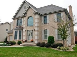 2211 Red River Dr, Schererville, IN 46375