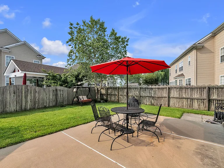 2404 Caitlan Loch Ln — Photo 33