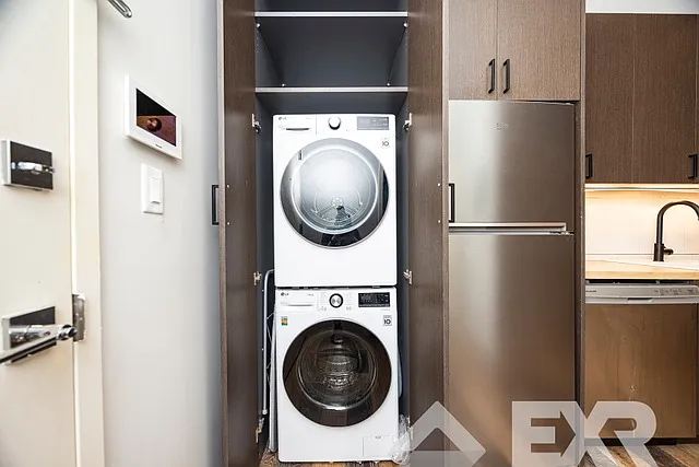 945 Bergen St #208 — Photo 2