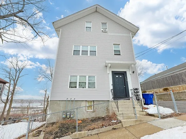 118 Maple St, Fall River, MA 02720