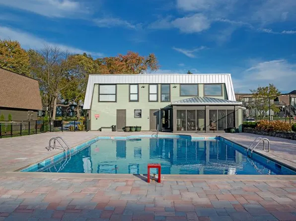 District at Hurstbourne