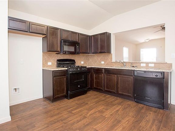 3rd image of 307 Camellia Dr