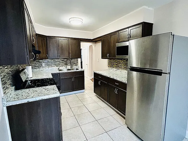8786 Little Neck Pkwy #2 — Photo 3