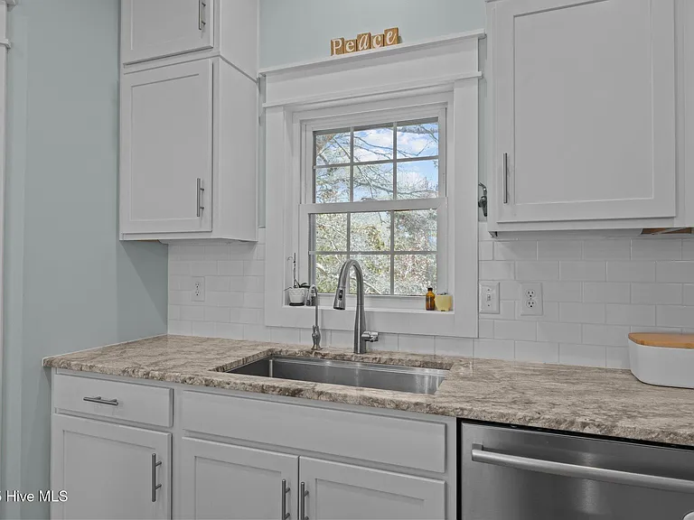 310 Lord Berkeley Dr — Photo 13