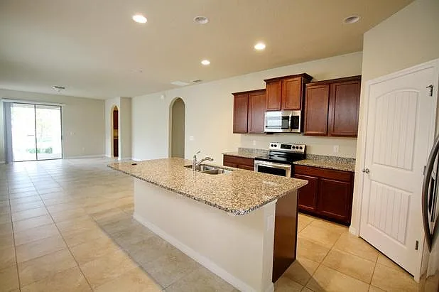 3 bed, 1685 sqft, $2,795 — Photo 3