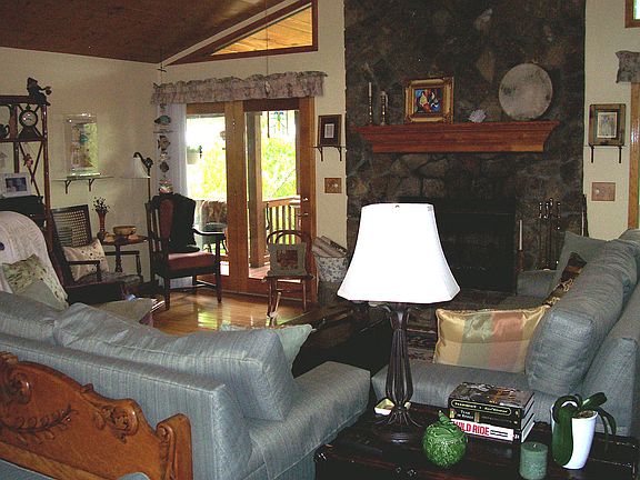 Living room-gas fireplace