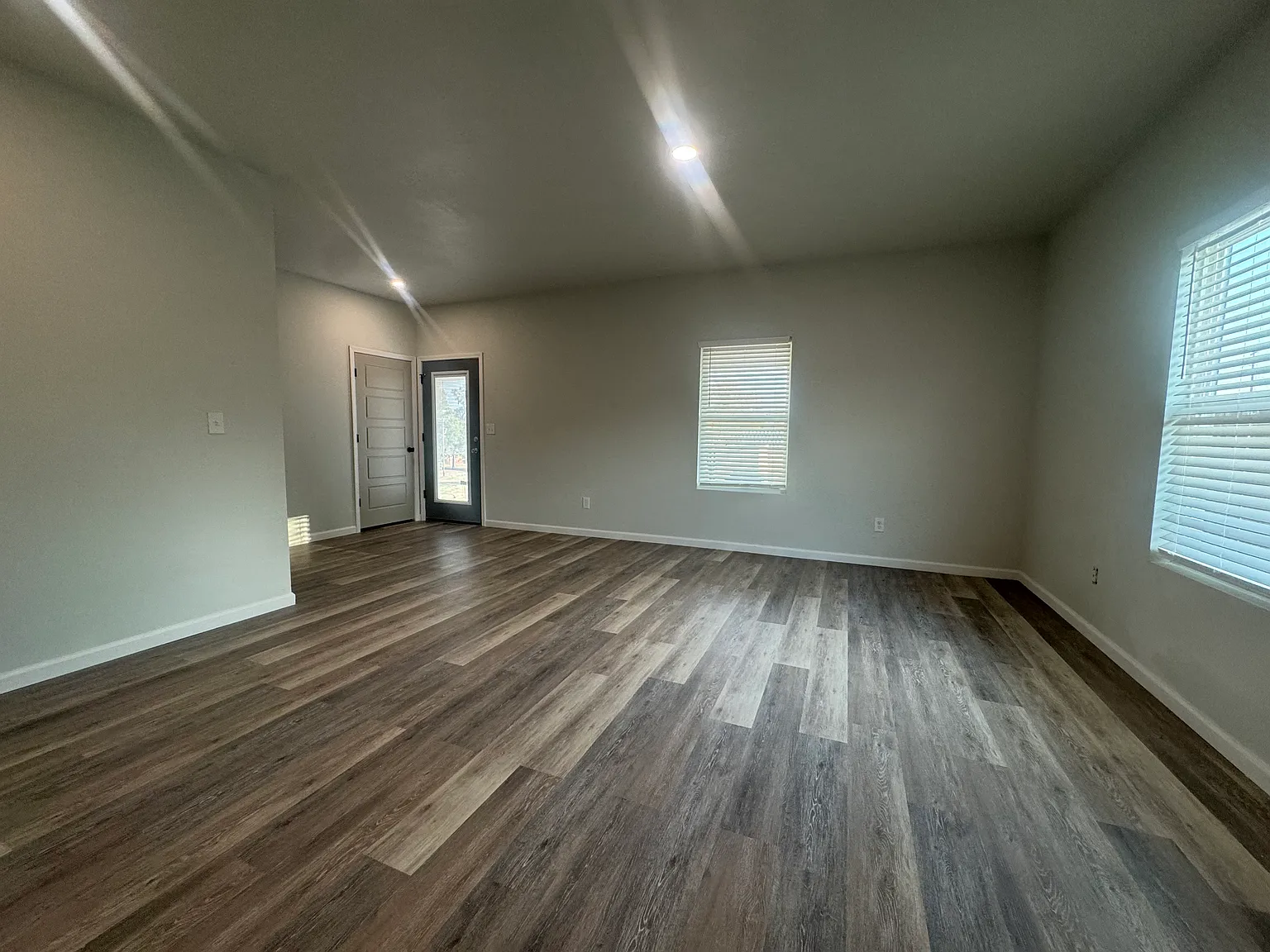 2 bed, 1000 sqft, $1,300 — Photo 3