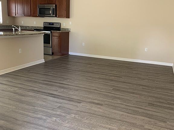 2nd image of 2903 Birchcreek Dr