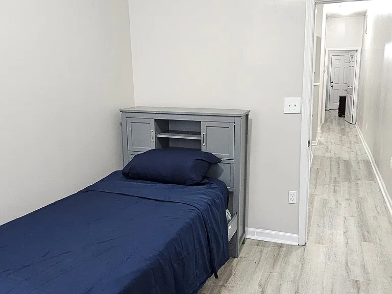 1733 N Fulton Ave — Photo 4