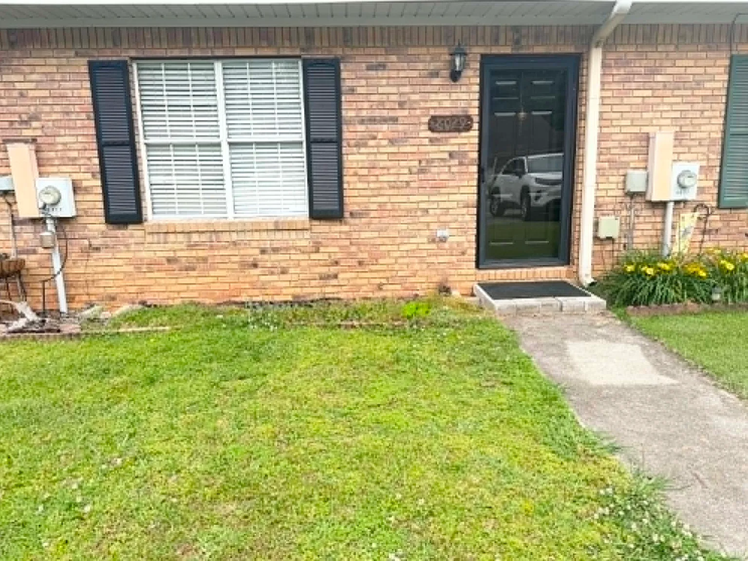 2 bed, 1.5 bath, 1150 sqft, $1,175 — Photo 2