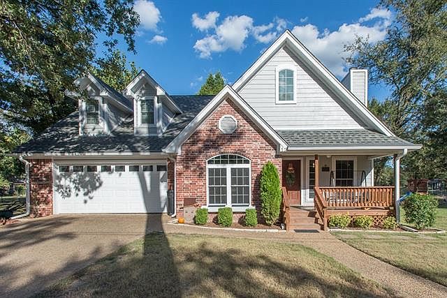 1st image of 12 Greenbriar Cir