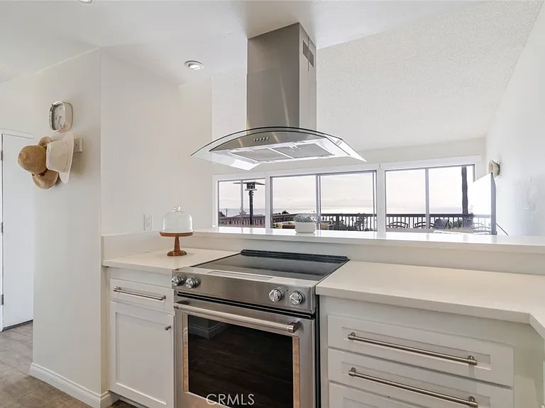 11813 Ellice St — Photo 14