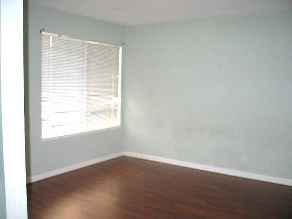 5th image of 2340 Warfield Way Unit B