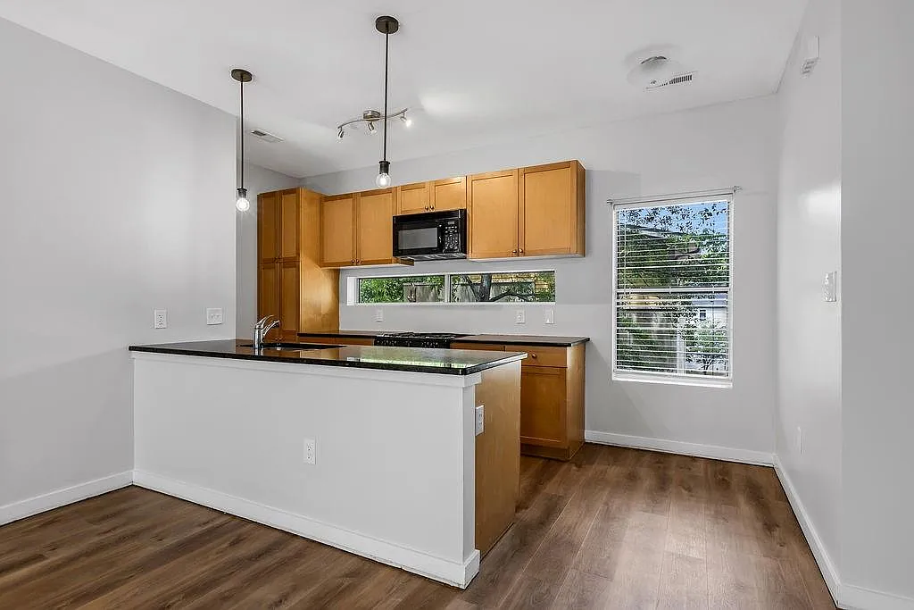 Building Photo - 110 Moreland Ave SE #F
