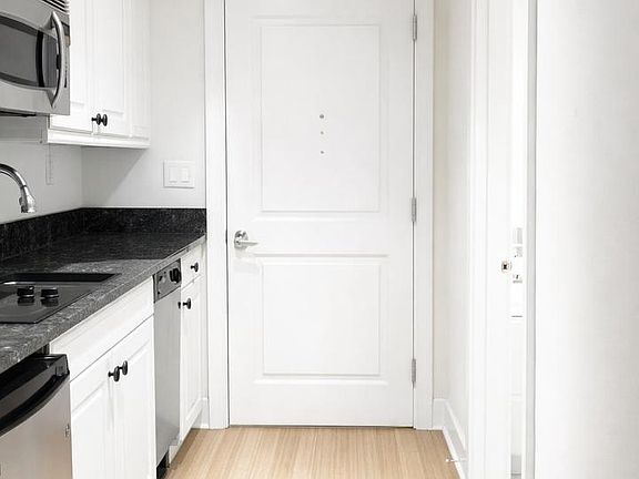 2nd image of 1701 Locust St Unit 2016