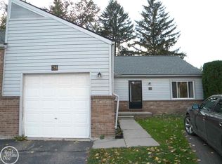 755 Claire Pointe Dr, Saint Clair Shores, MI 48081