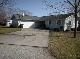 517 Horseshoe Ln, Casey, IL
