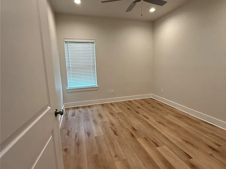 4107 Laura Ln — Photo 13