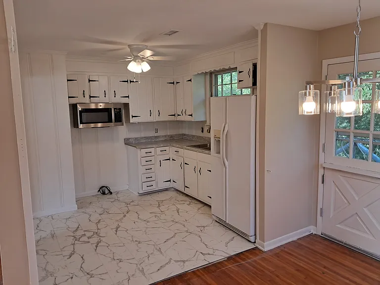 3729 Faulkner Dr — Photo 2