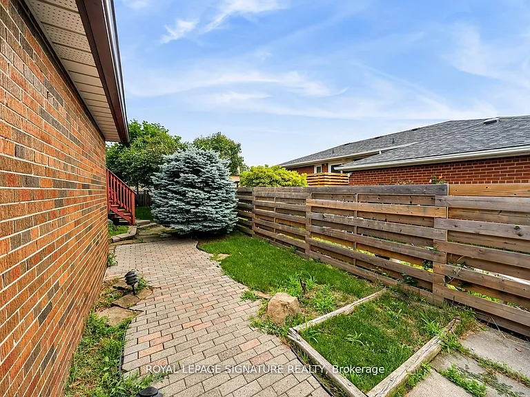 21 Broadlands Blvd — Photo 40