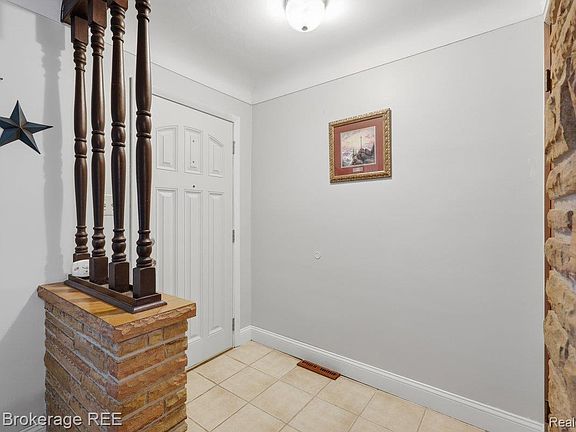 2nd image of 2336 E Maple Ave