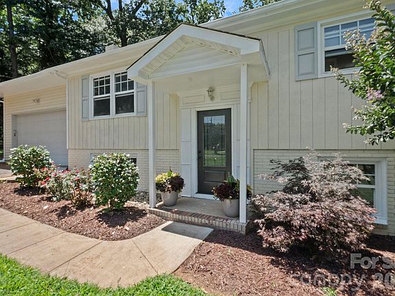 2nd image of 137 Hiram Rd