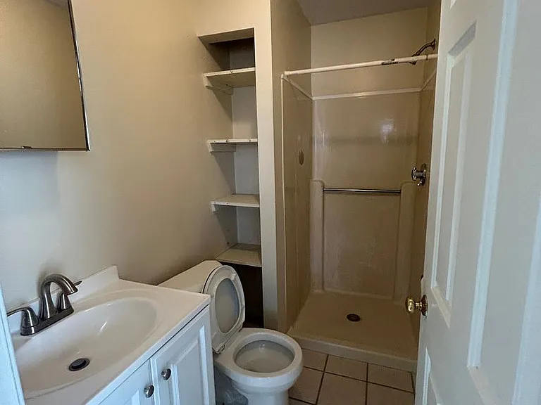 80 Yarmouth Rd — Photo 3