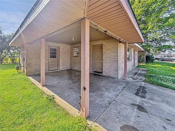 3rd image of 226 Leslie St