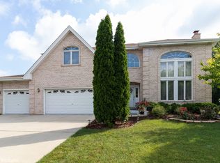 8909 Kilkenny Dr, Darien, IL 60561