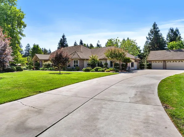 10595 E San Felipe Ave, Clovis, CA 93619