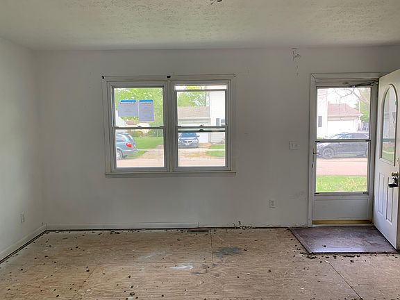 5th image of 2495 Main St