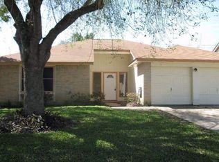 17118 Coachmaker Dr, Friendswood, TX 77546