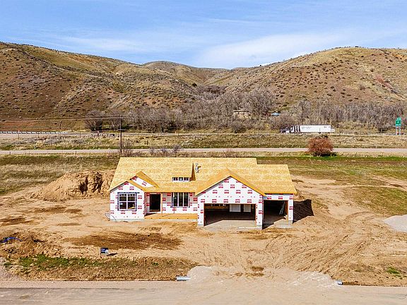 2nd image of 2300 Castle Creek Ln